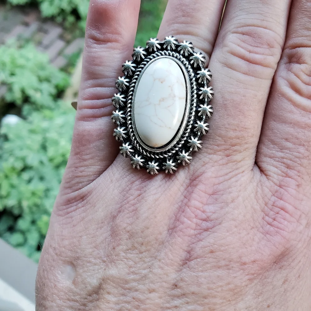 Free Spirit Boho Native South Western People Oval Sunburst bead Stretch Ring Nwt